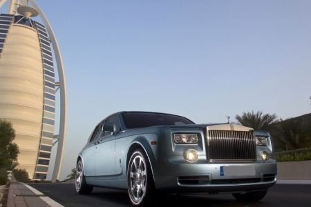 Take the breathtaking views of Dubai in luxury cars
