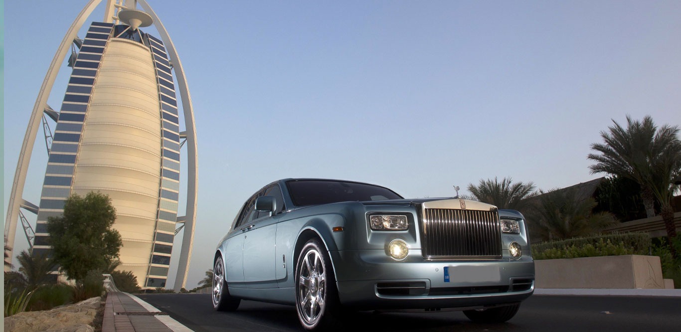 Take the breathtaking views of Dubai in luxury cars