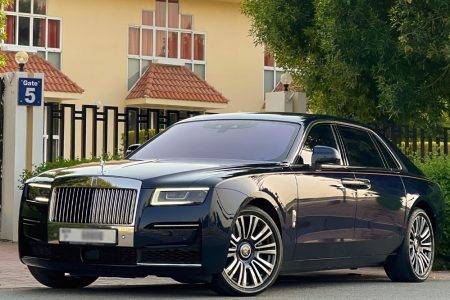 Take the breathtaking views of Dubai in luxury cars