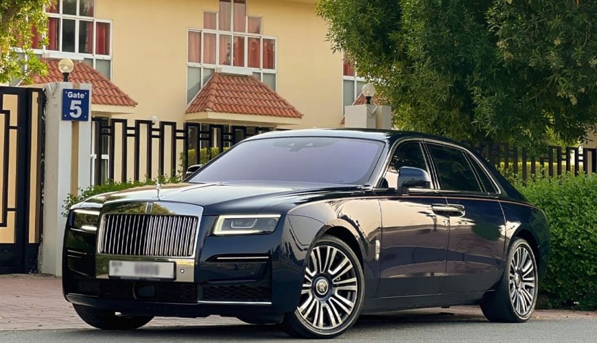 Take the breathtaking views of Dubai in luxury cars